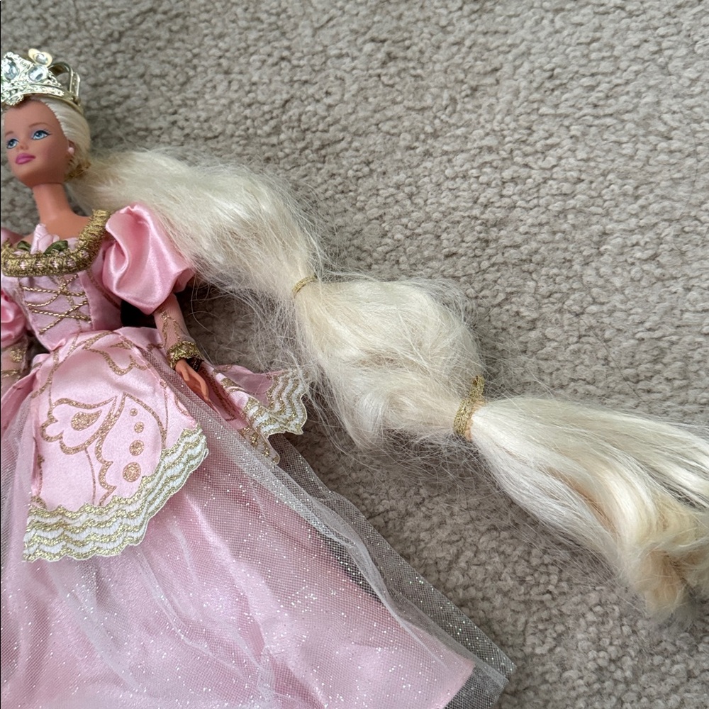 Rapunzel Barbie 1997 - Picture 4 of 6